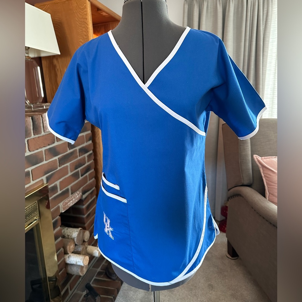 Scrub DUDZ collegiate University of Kentucky Wildcats scrub top like new size XS